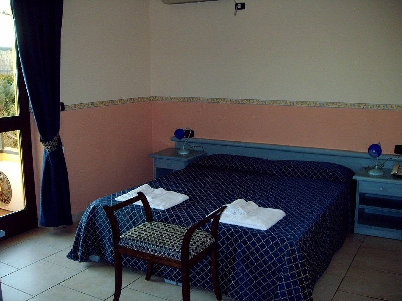 SantʼAnna Arresi Hotel Le Palme מראה חיצוני תמונה