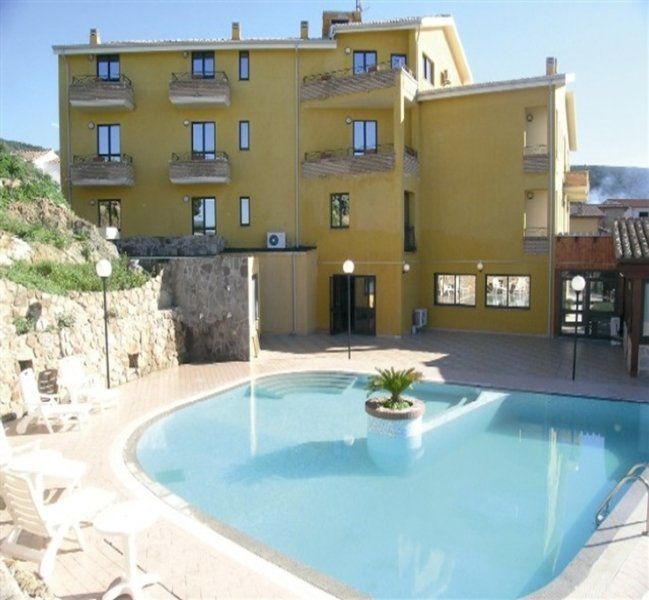 SantʼAnna Arresi Hotel Le Palme מראה חיצוני תמונה