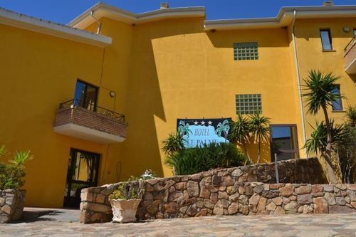 SantʼAnna Arresi Hotel Le Palme מראה חיצוני תמונה
