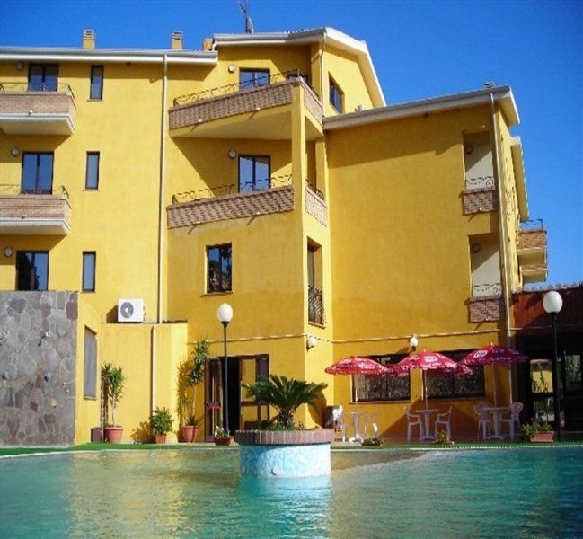 SantʼAnna Arresi Hotel Le Palme מראה חיצוני תמונה
