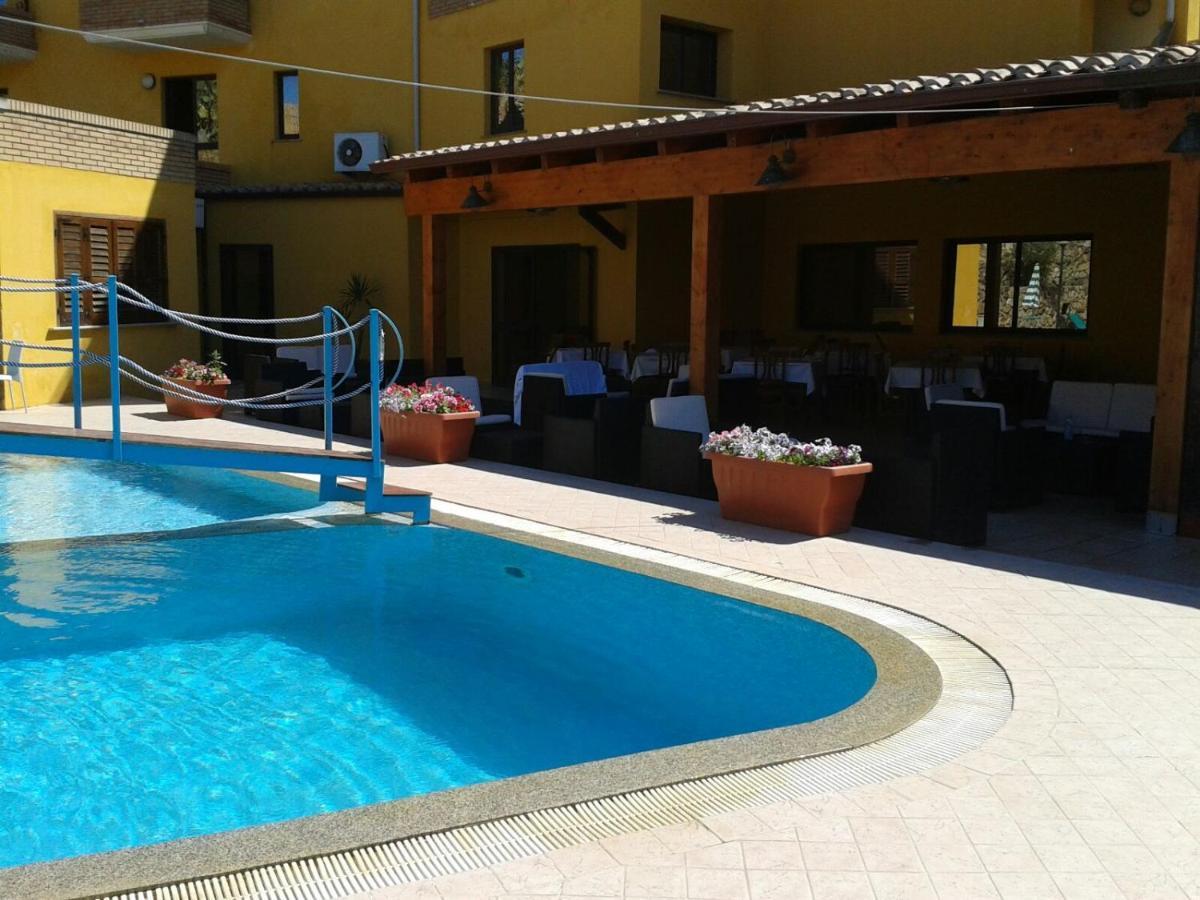 SantʼAnna Arresi Hotel Le Palme מראה חיצוני תמונה